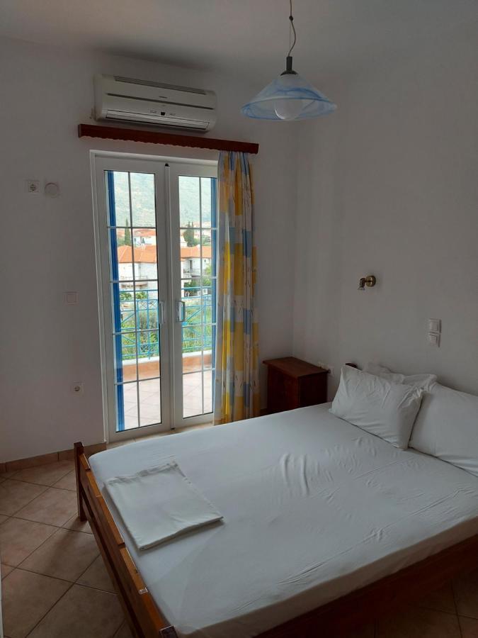 Matina Apartments Tyros Ngoại thất bức ảnh