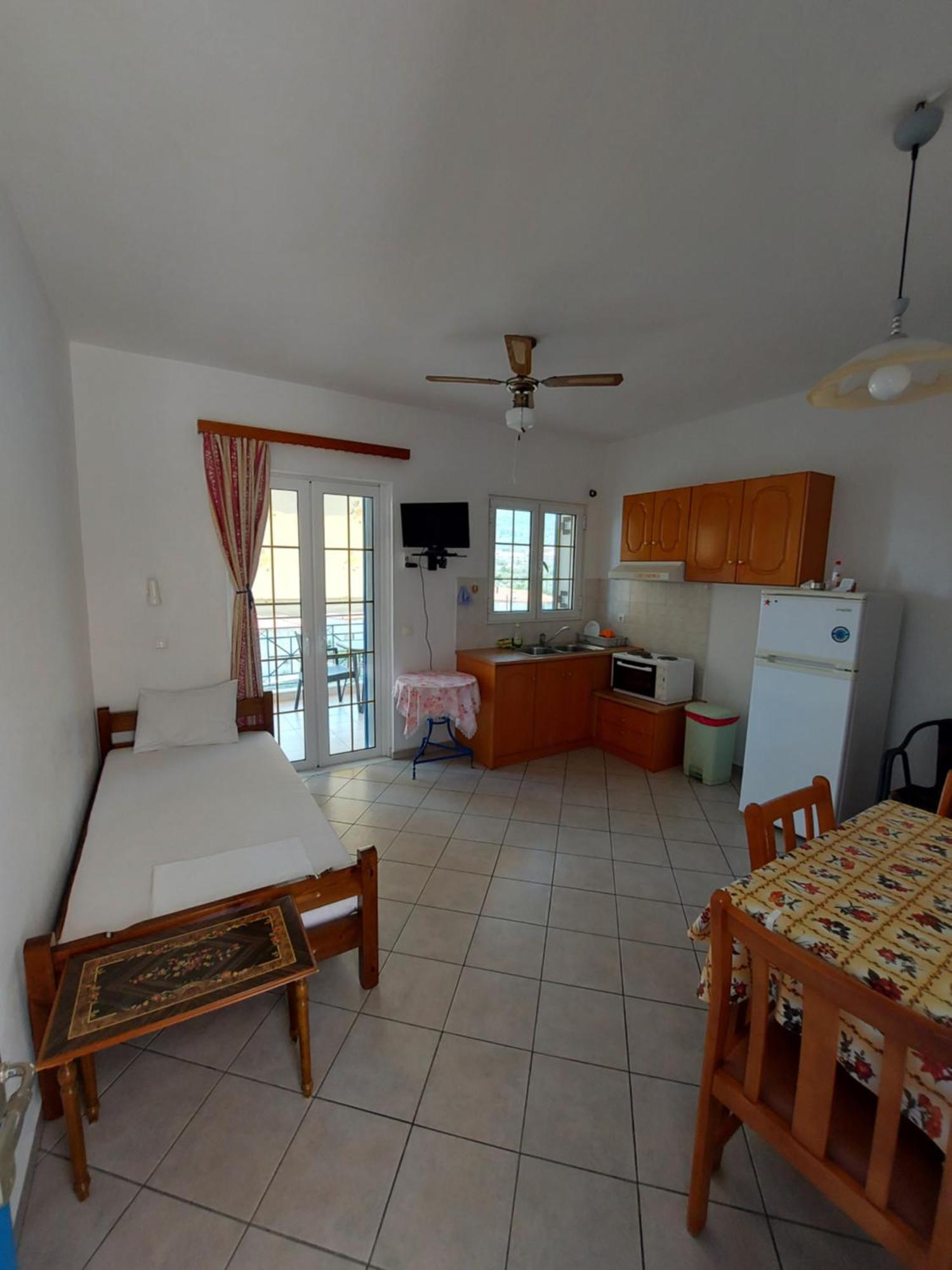Matina Apartments Tyros Phòng bức ảnh