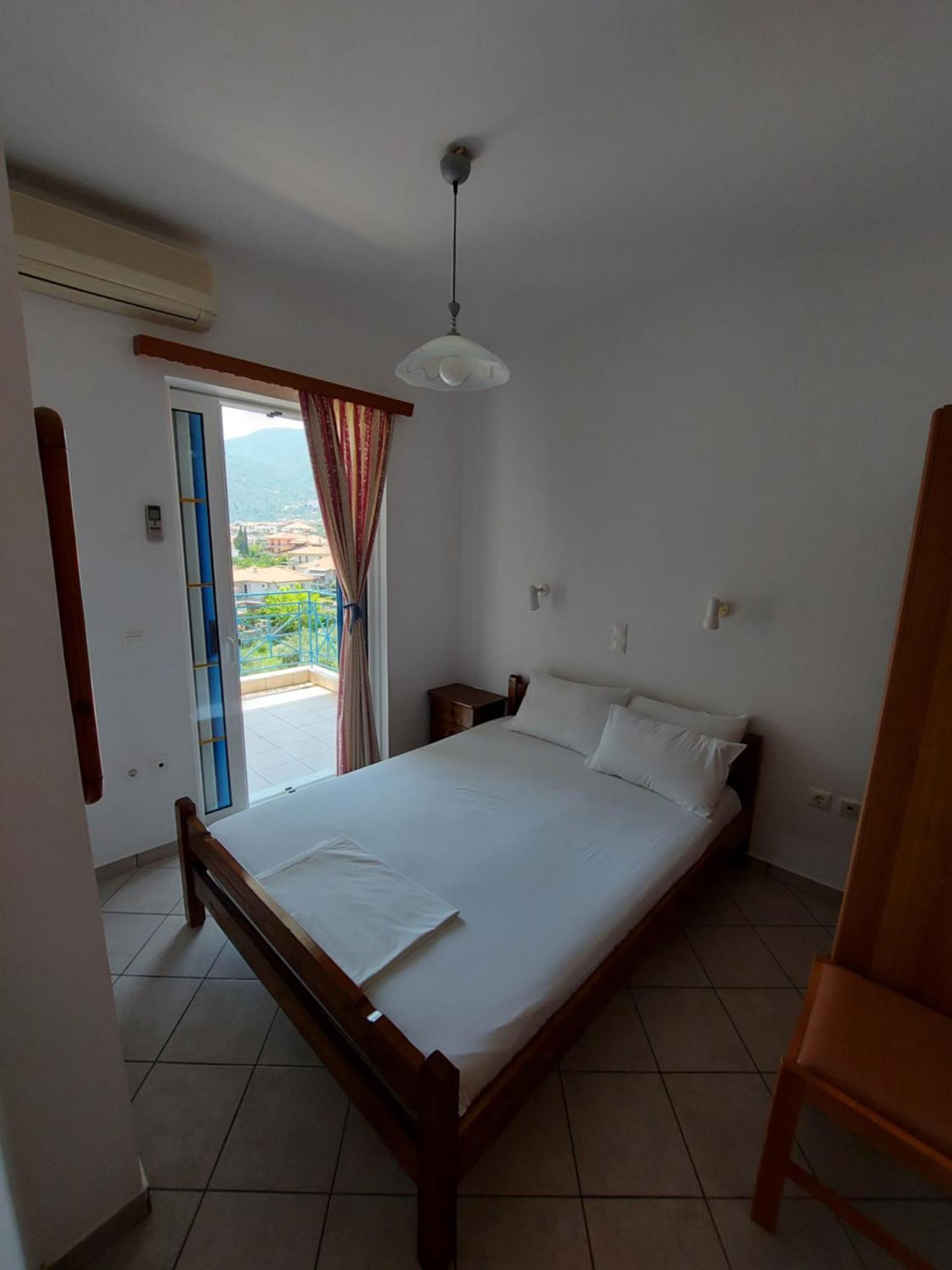 Matina Apartments Tyros Phòng bức ảnh