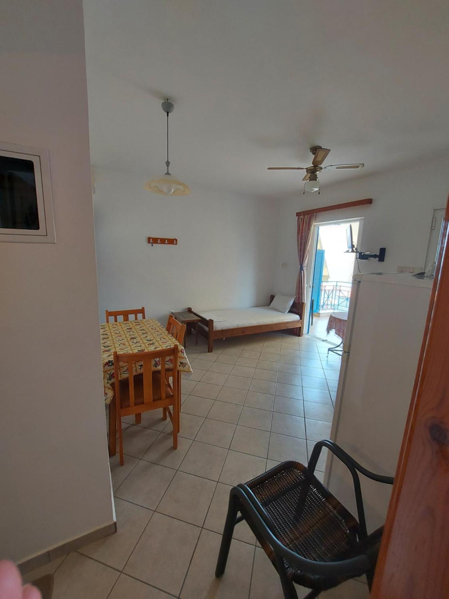 Matina Apartments Tyros Phòng bức ảnh